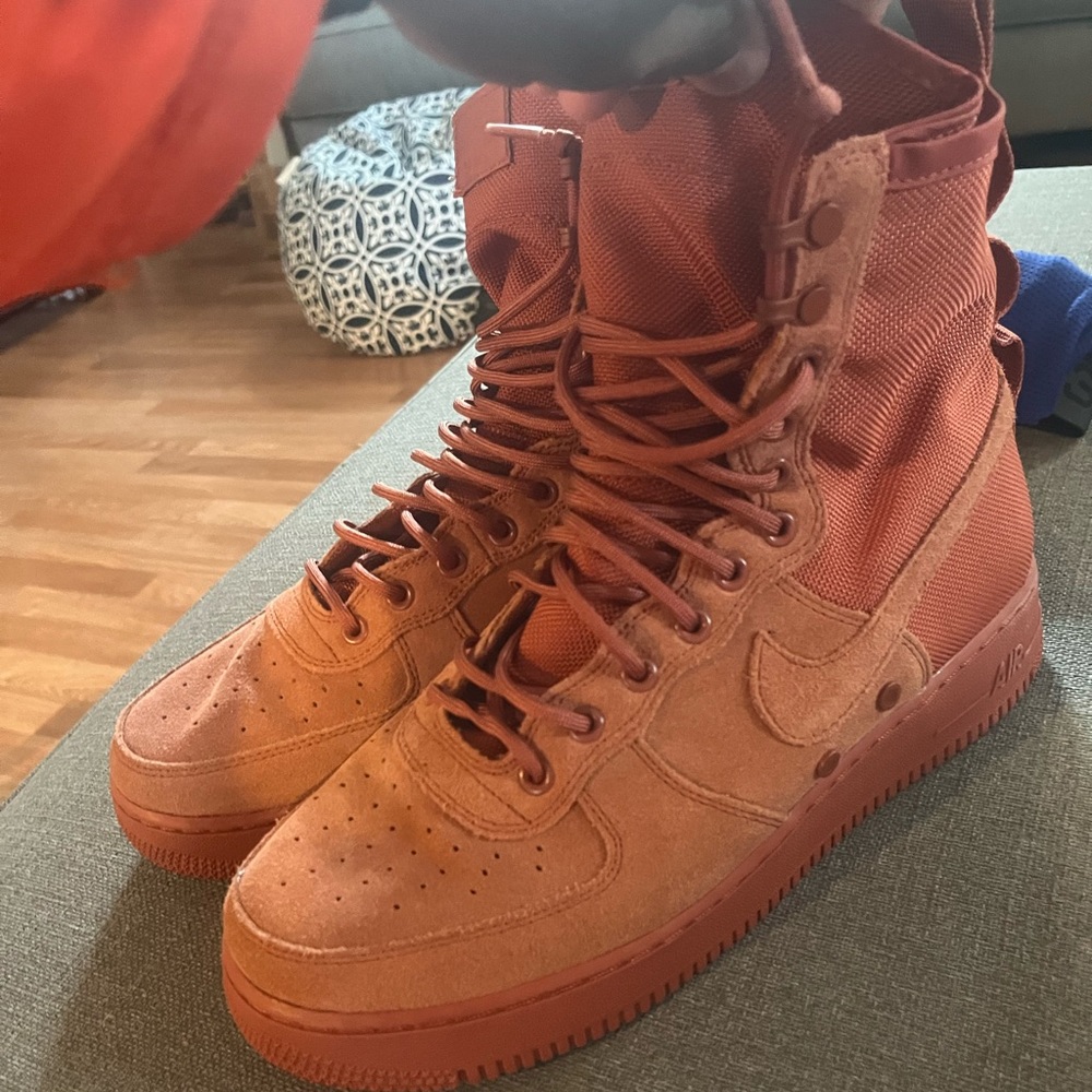 Maroon Air Force high